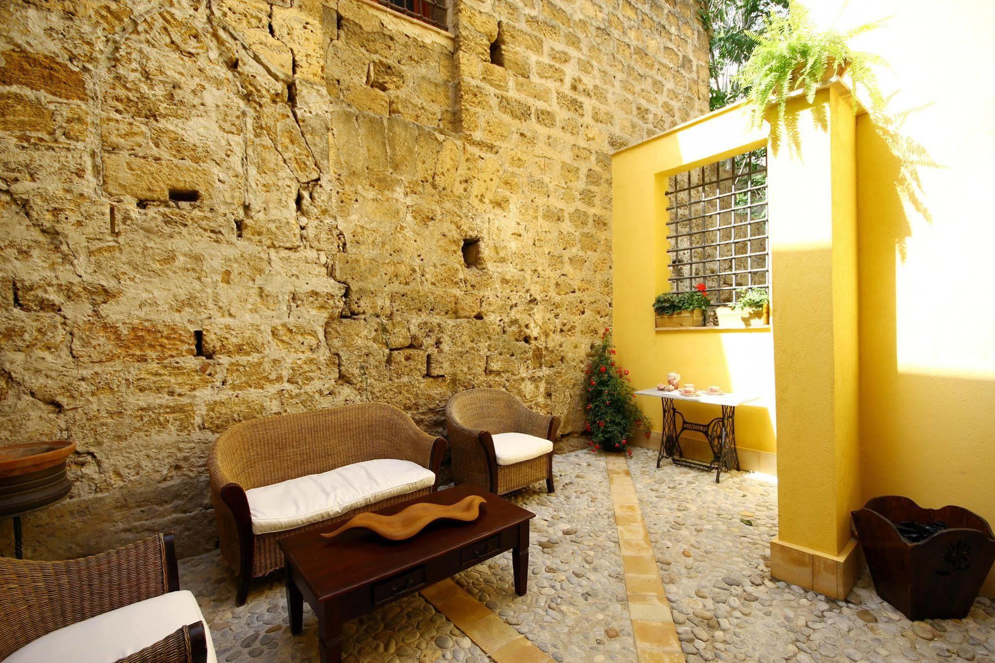 Khalisah Bed & Breakfast ปาแลร์โม ภายนอก รูปภาพ